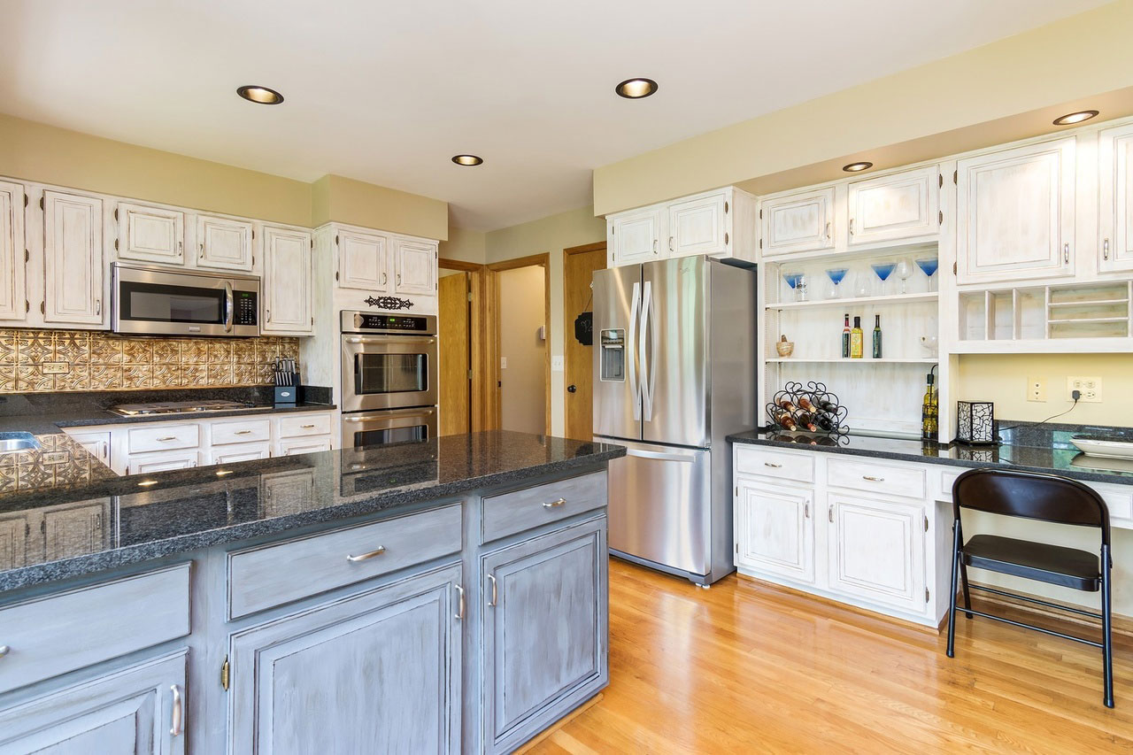 Rolling Meadows kitchen prior to remodel