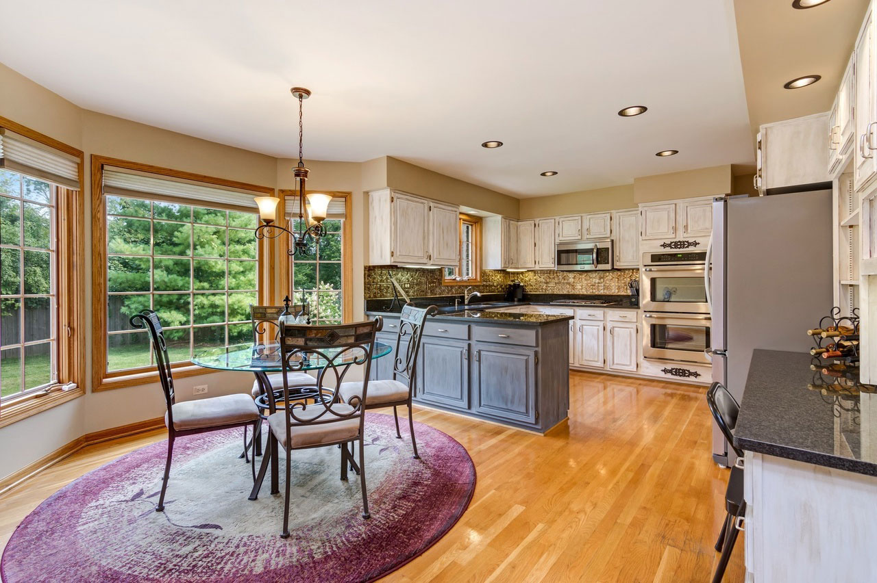 Kitchen in Rolling Meadows home before remodel