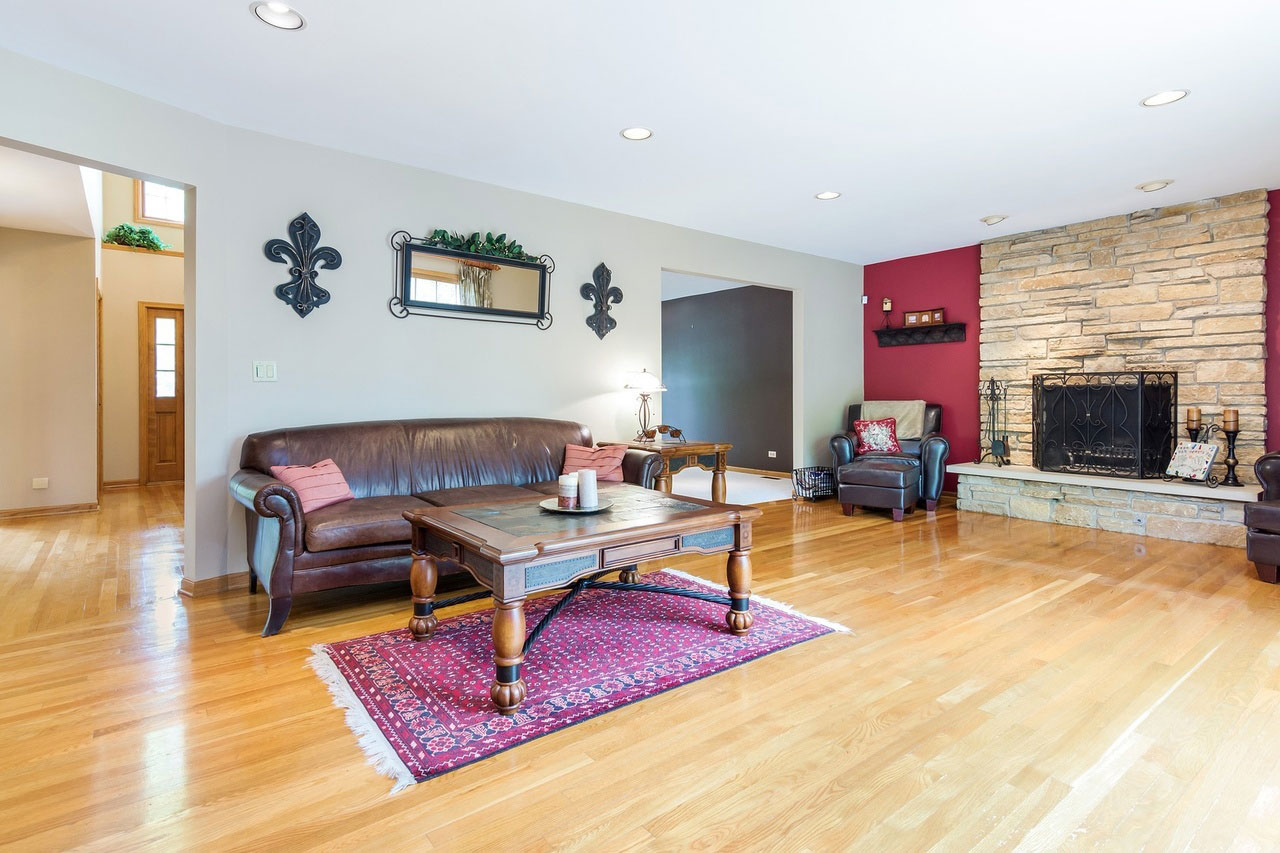 Living room in Rolling Meadows home before a remodel