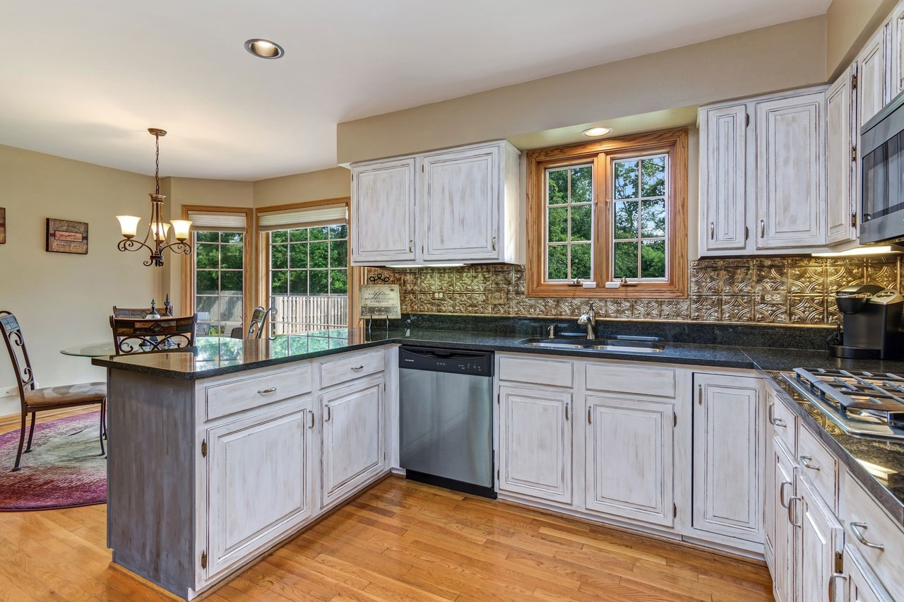 Kitchen in Rolling Meadows home prior to a remodel