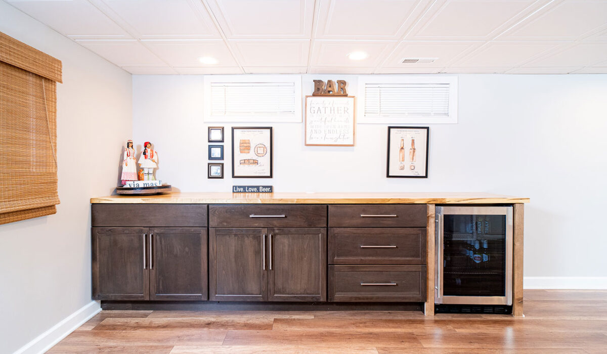 Wet bar in basement remodel in Schaumburg home